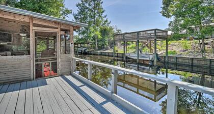 Peaceful Satsuma Escape w/ Dunns Creek Access