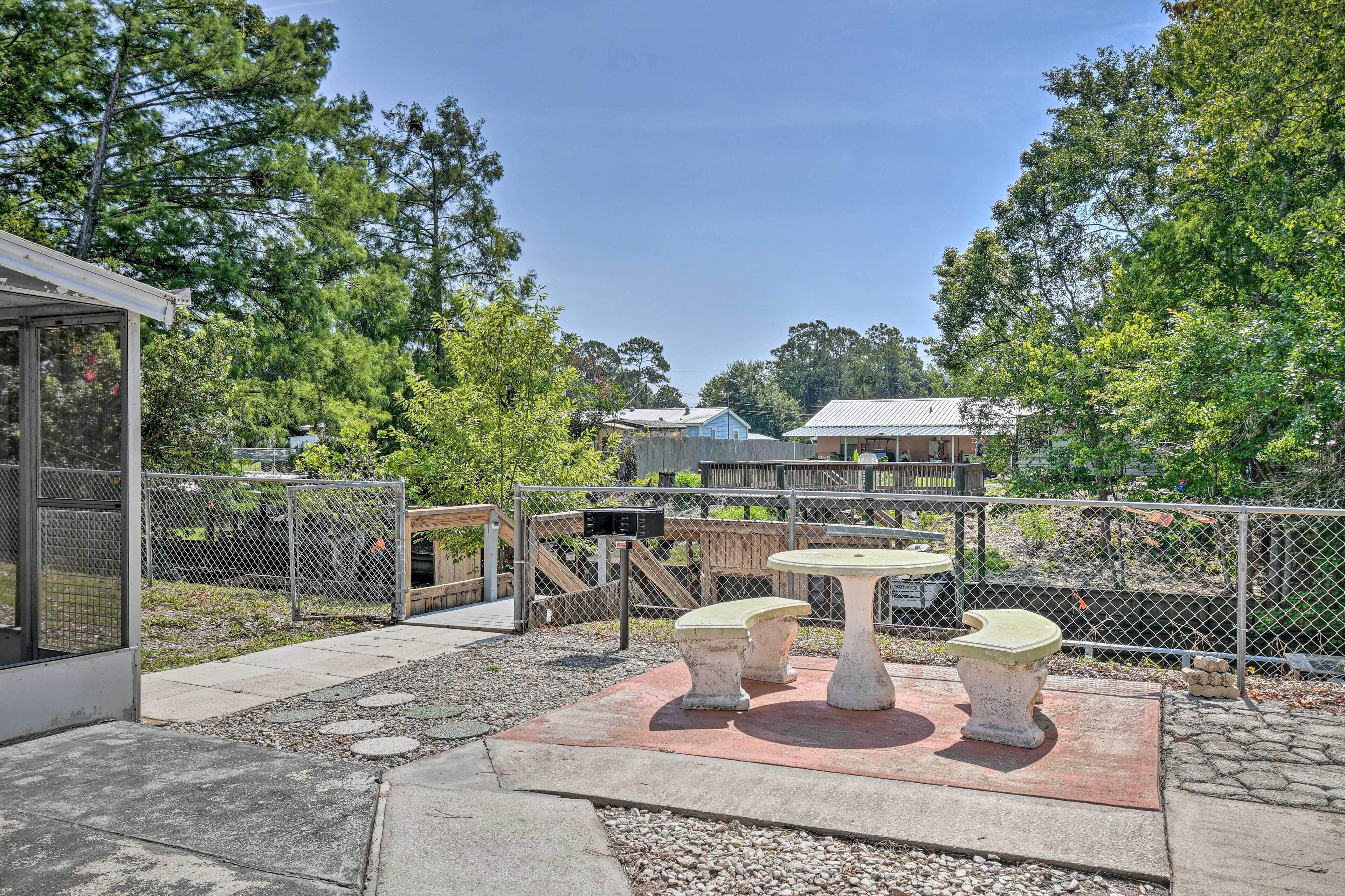 Peaceful Satsuma Escape w/ Dunns Creek Access