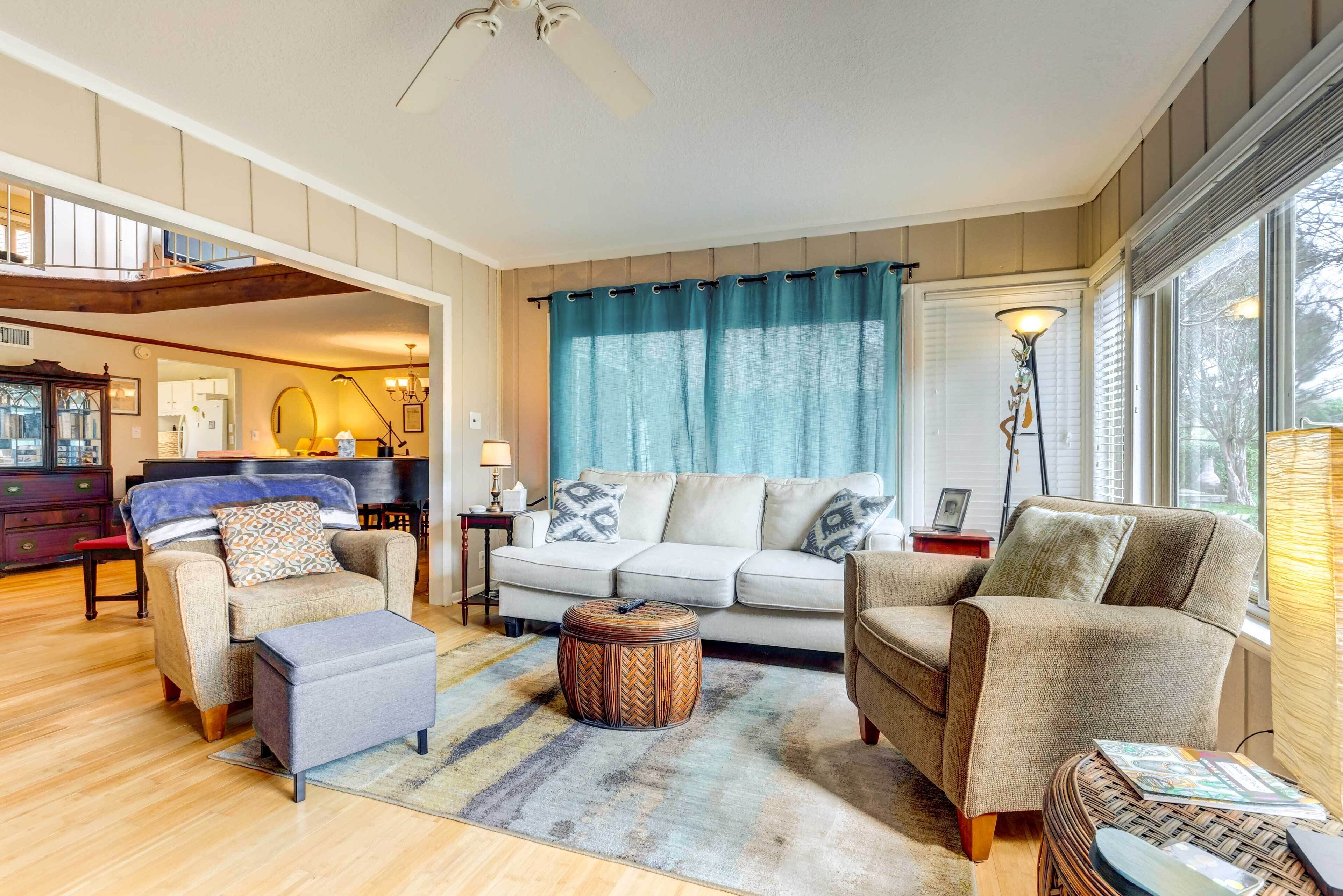 Pensacola Vacation Rental - 1 Mi to Golfing!