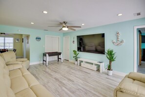 House (3 Bedrooms) | Interior