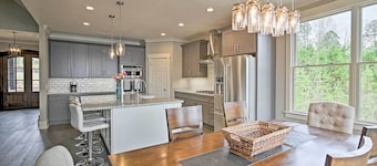 Lake Keowee Home With Balcony & Boat Dock!