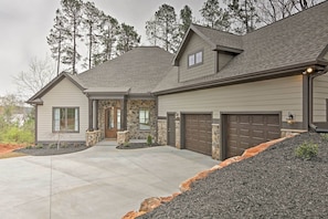 House (5 Bedrooms) | Interior
