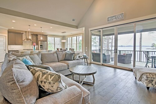 Lake Keowee Home With Balcony & Boat Dock!