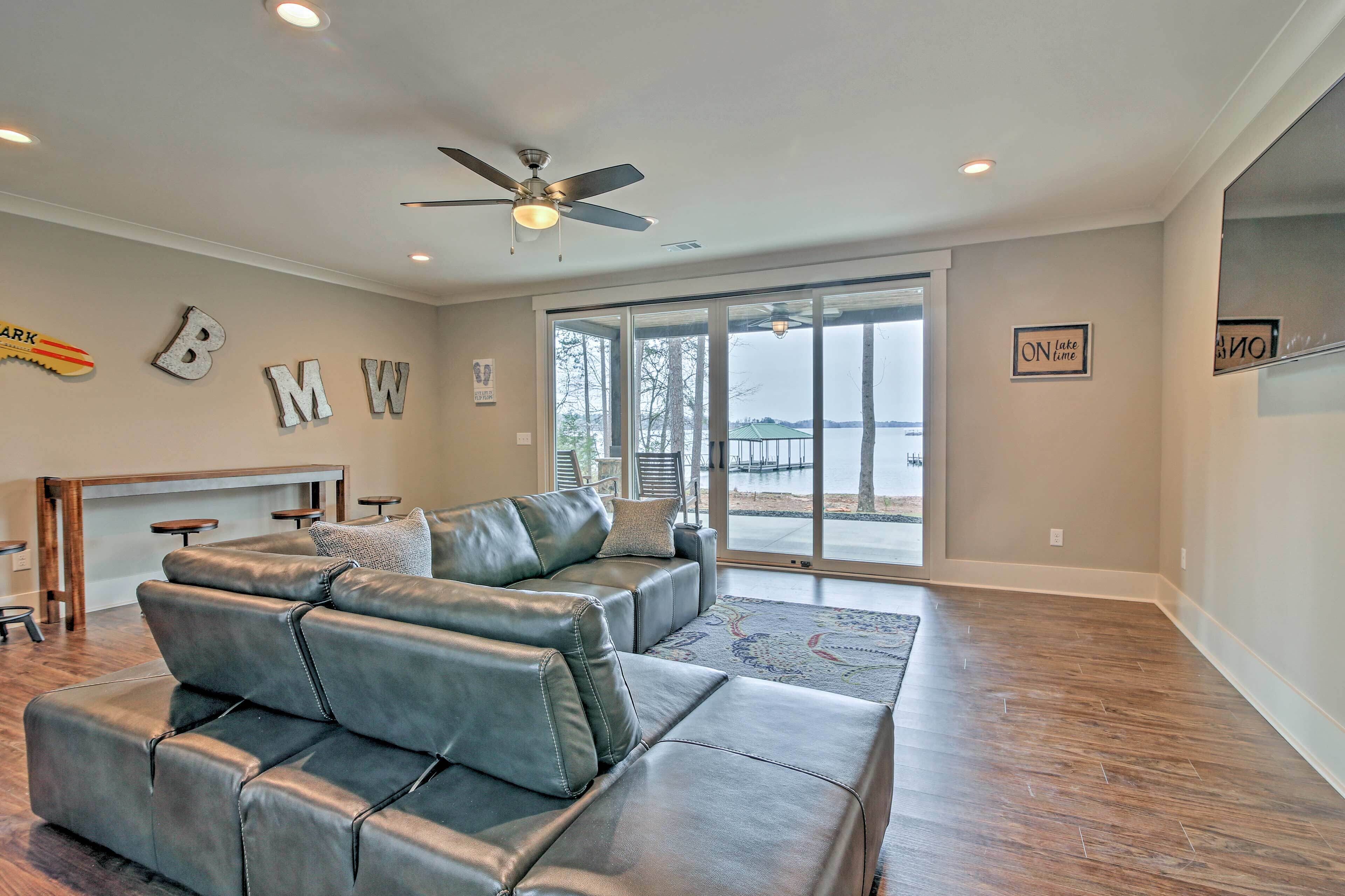 House (5 Bedrooms) | Interior