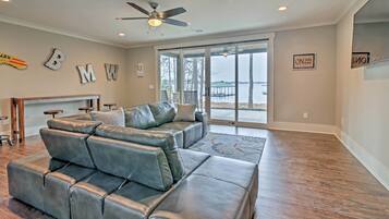 House (5 Bedrooms) | Interior