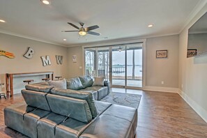 House (5 Bedrooms) | Interior