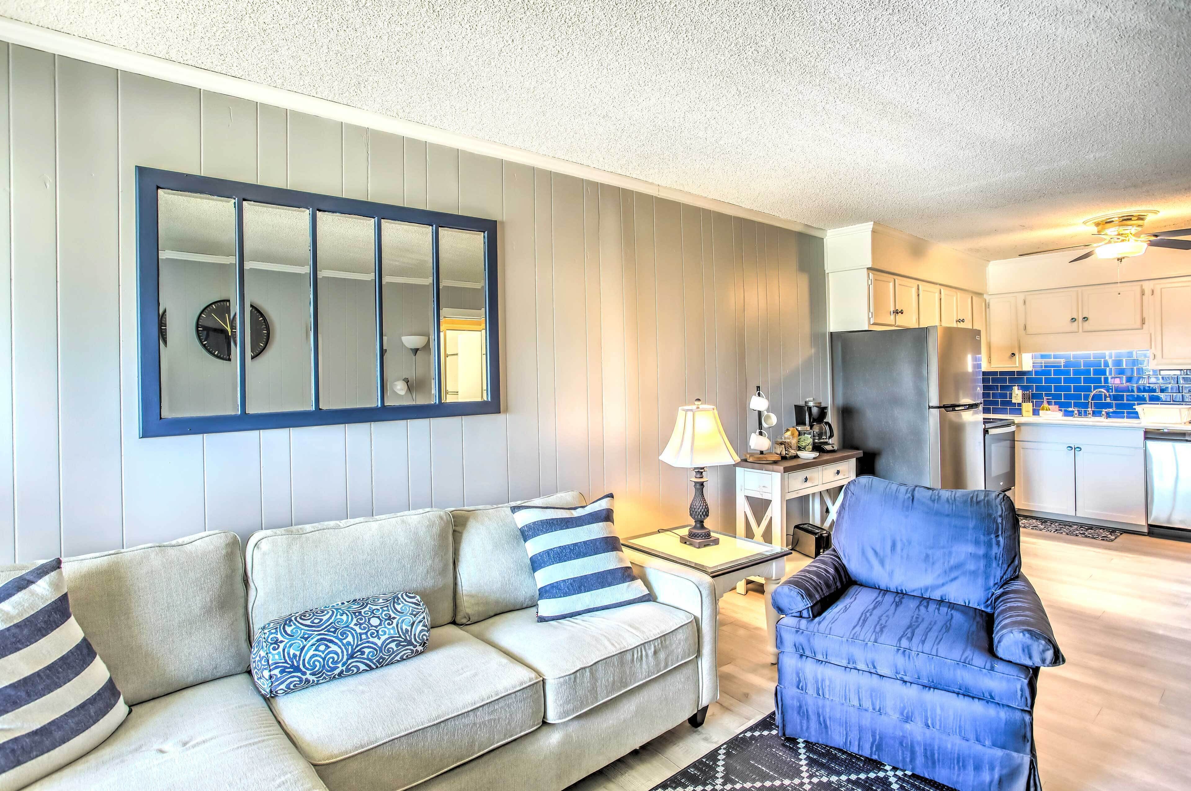 Myrtle Beach Condo w/ Balcony: Walk to Beach!