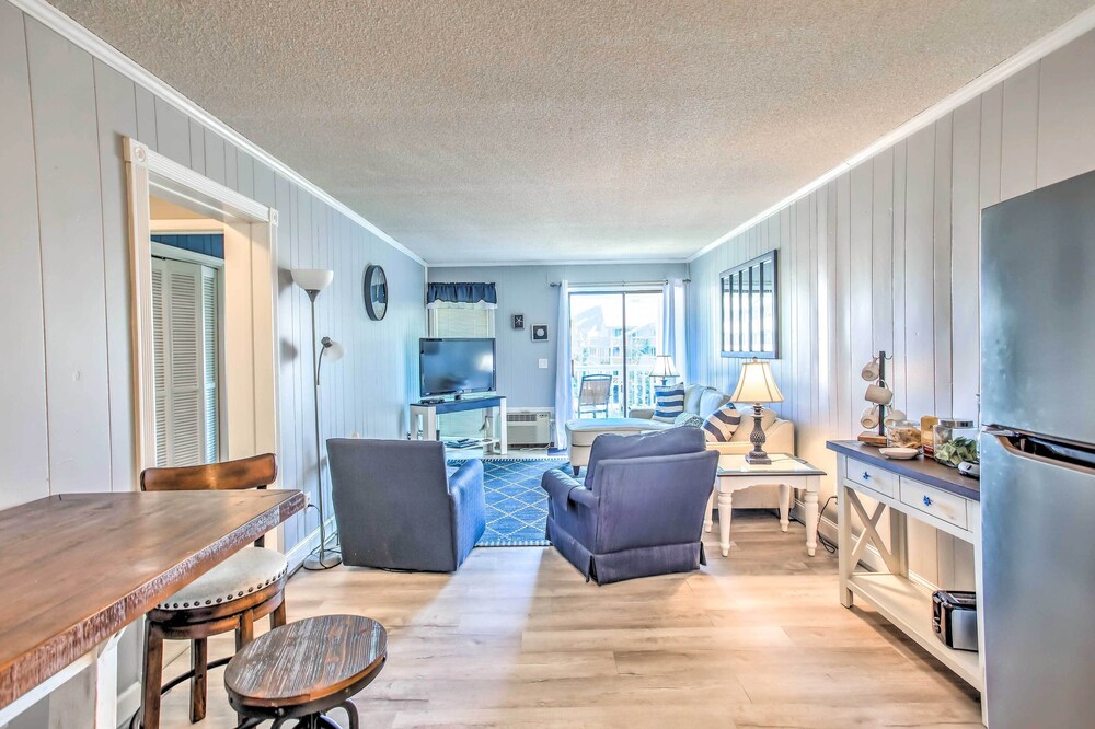 Myrtle Beach Condo w/ Balcony: Walk to Beach!