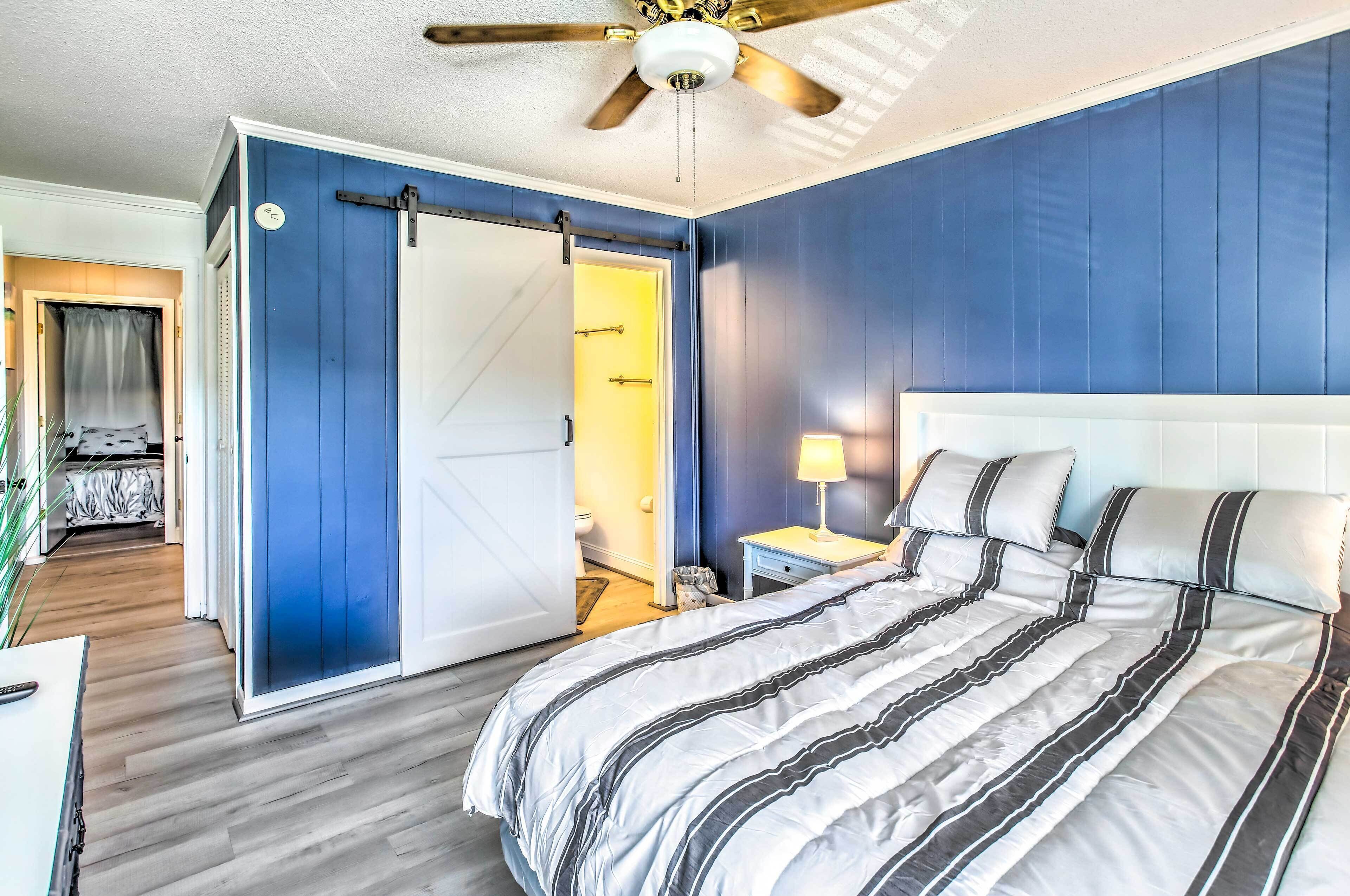 Myrtle Beach Condo w/ Balcony: Walk to Beach!