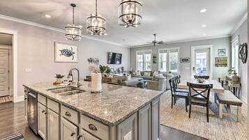 House (4 Bedrooms) | Interior