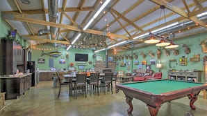 A spacious indoor area with a pool table, dining area, and a bar. - Pool & Fire Pit! 'outlaw Gameroom' in St Matthews (Saint Matthews)
