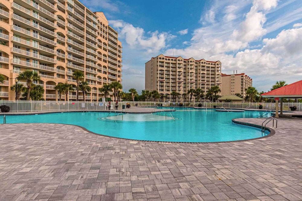 Luxury Barefoot Resort Retreat: Pool, Marina Views