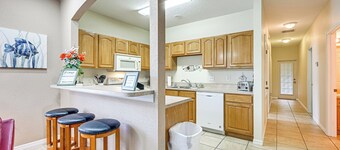 Pet-friendly Gem w/ Yard & Pool Access in Sebring