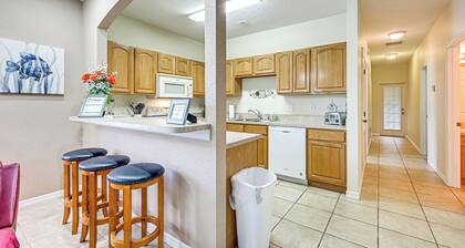 Pet-friendly Gem w/ Yard & Pool Access in Sebring
