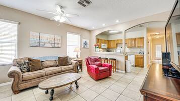 House (3 Bedrooms) | Interior