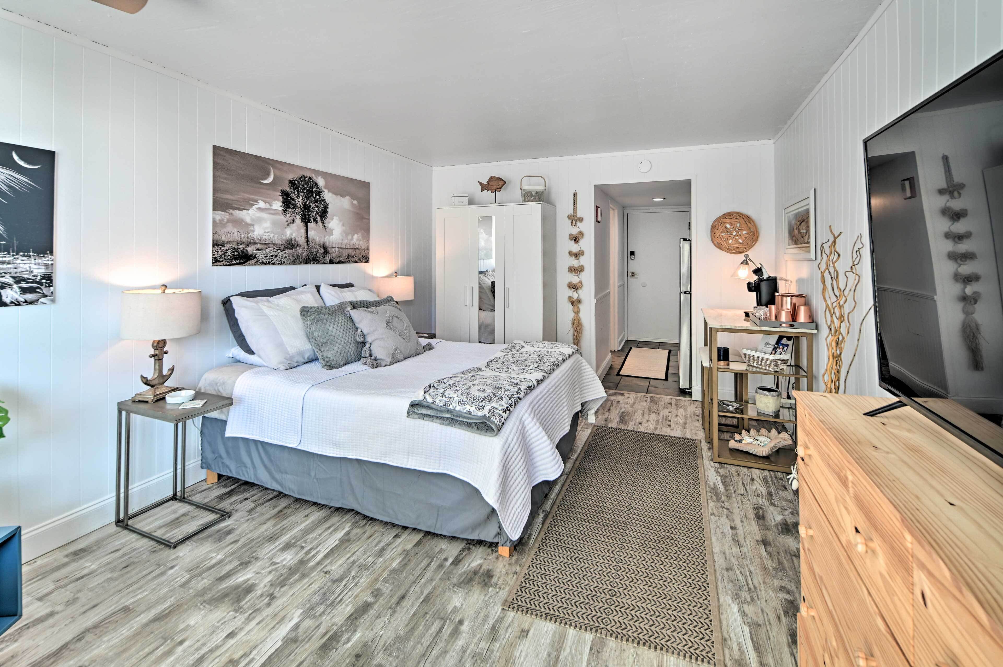 Beachfront Condo in Myrtle Beach w/ Pool Access