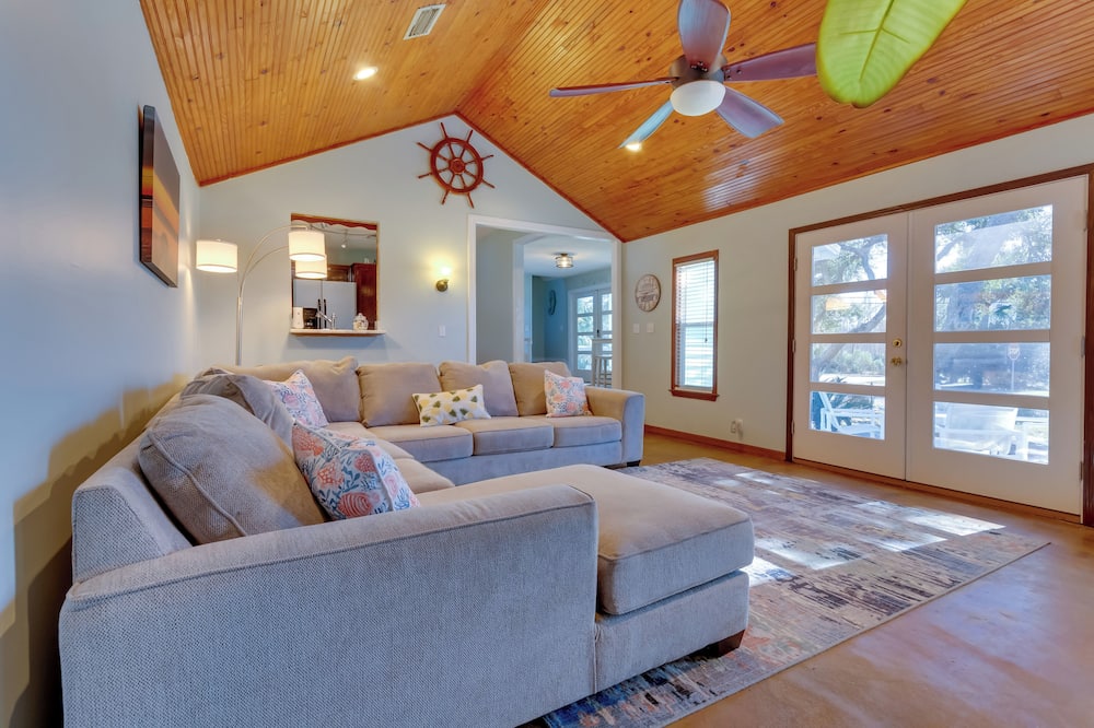 Serene Pensacola Vacation Rental w/ Gas Grill - Cotton Bayou, AL