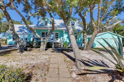 Serene Pensacola Vacation Rental w/ Gas Grill