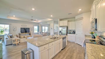 House (4 Bedrooms) | Interior