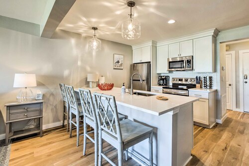 St Helena Island Condo w/ Pool & Beach Access!