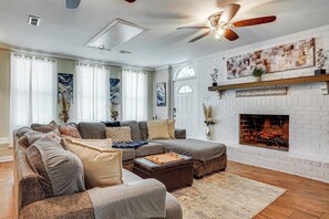 House (5 Bedrooms) | Interior