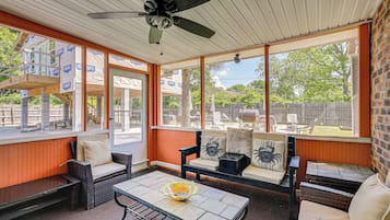 House (5 Bedrooms) | Interior