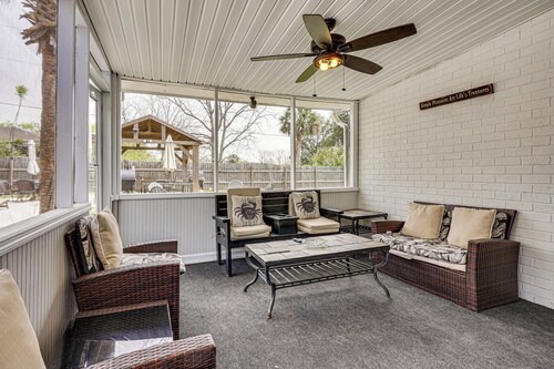 Spacious Charleston Home: Only 3 Mi to Folly Beach