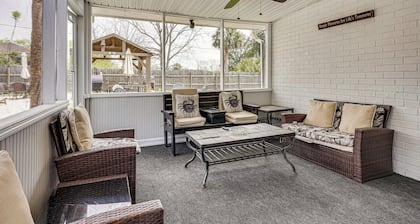 Spacious Charleston Home: Only 3 Mi to Folly Beach