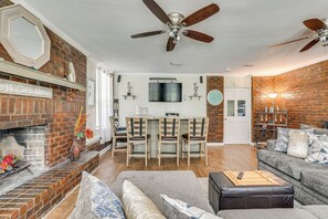 House (5 Bedrooms) | Interior