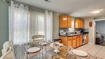 House (5 Bedrooms) | Interior