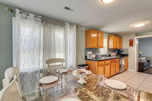 House (5 Bedrooms) | Interior