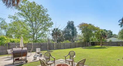 Spacious Charleston Home: Only 3 Mi to Folly Beach