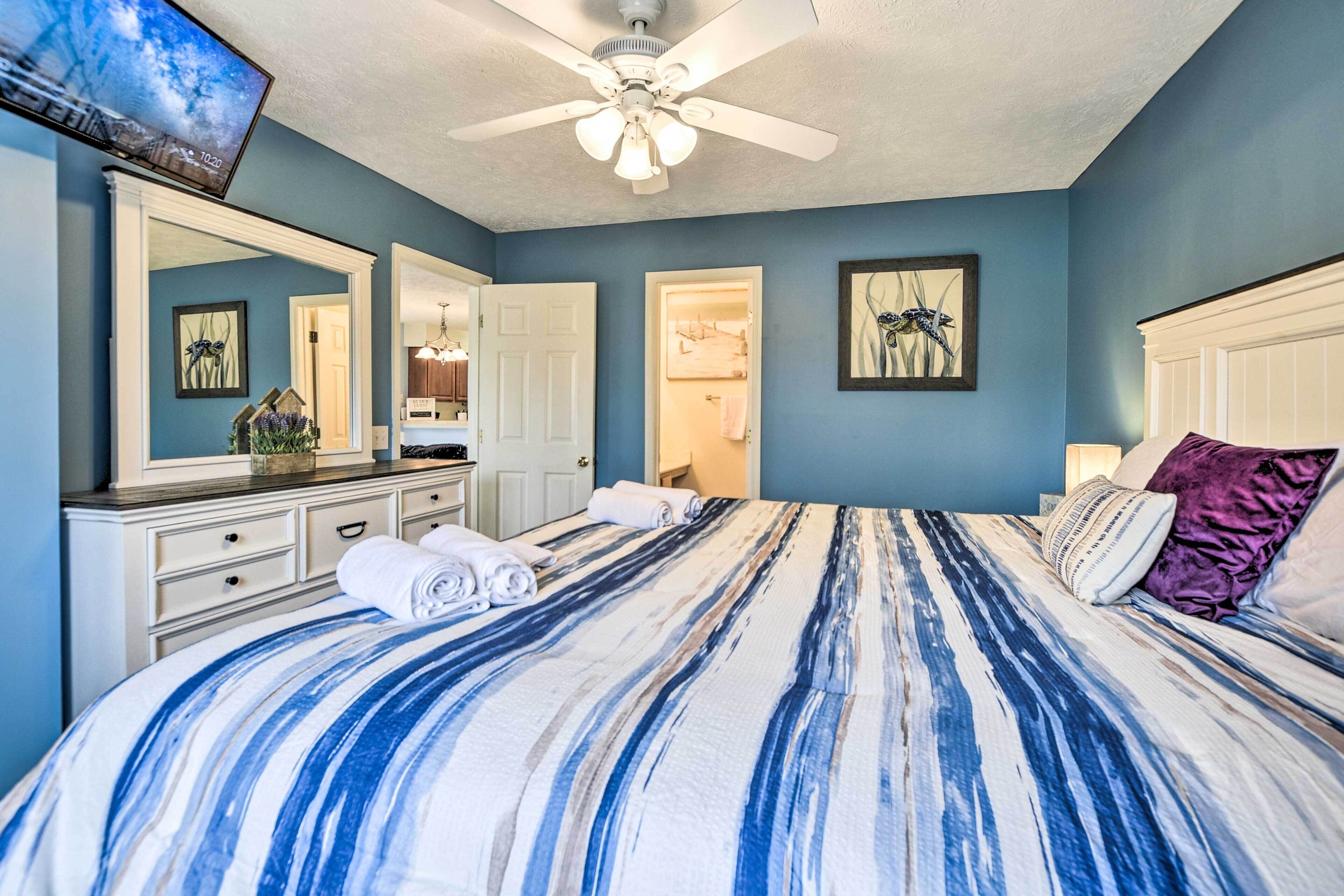 River Oaks Golf Course Condo ~ 4 Mi to Beach!