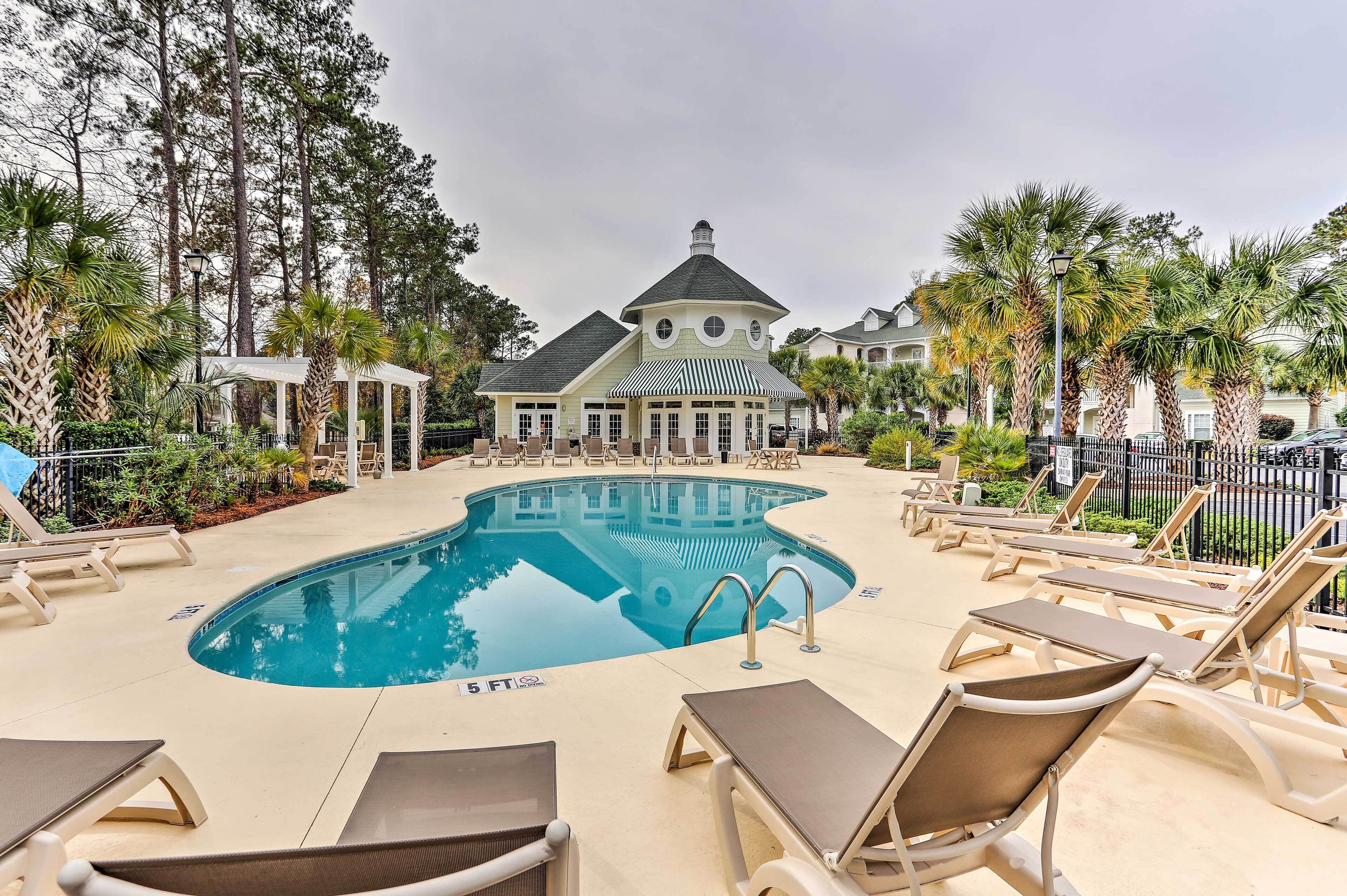 River Oaks Golf Course Condo ~ 4 Mi to Beach!