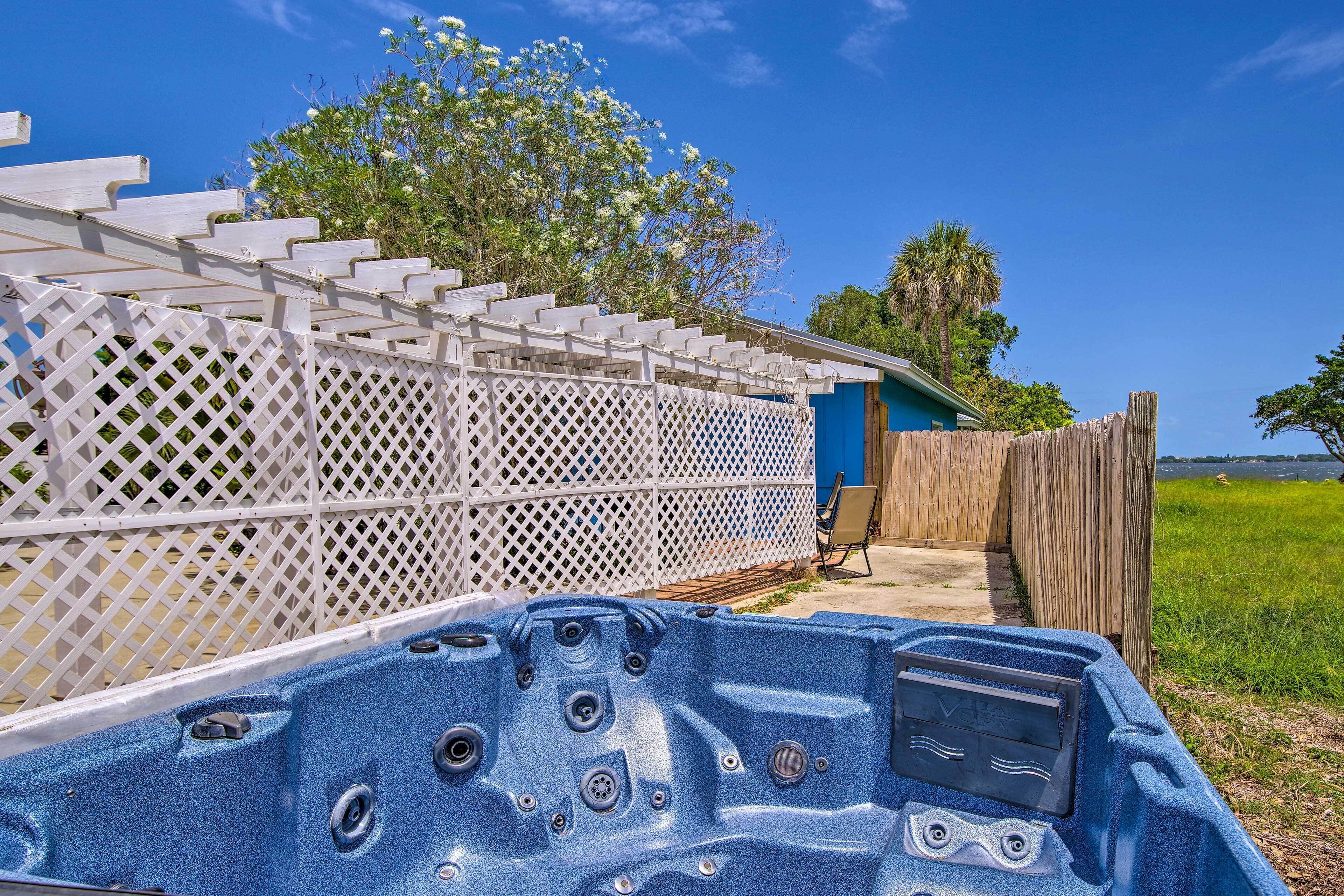 Step-free Waterfront Villa: Gas Grill & Patio