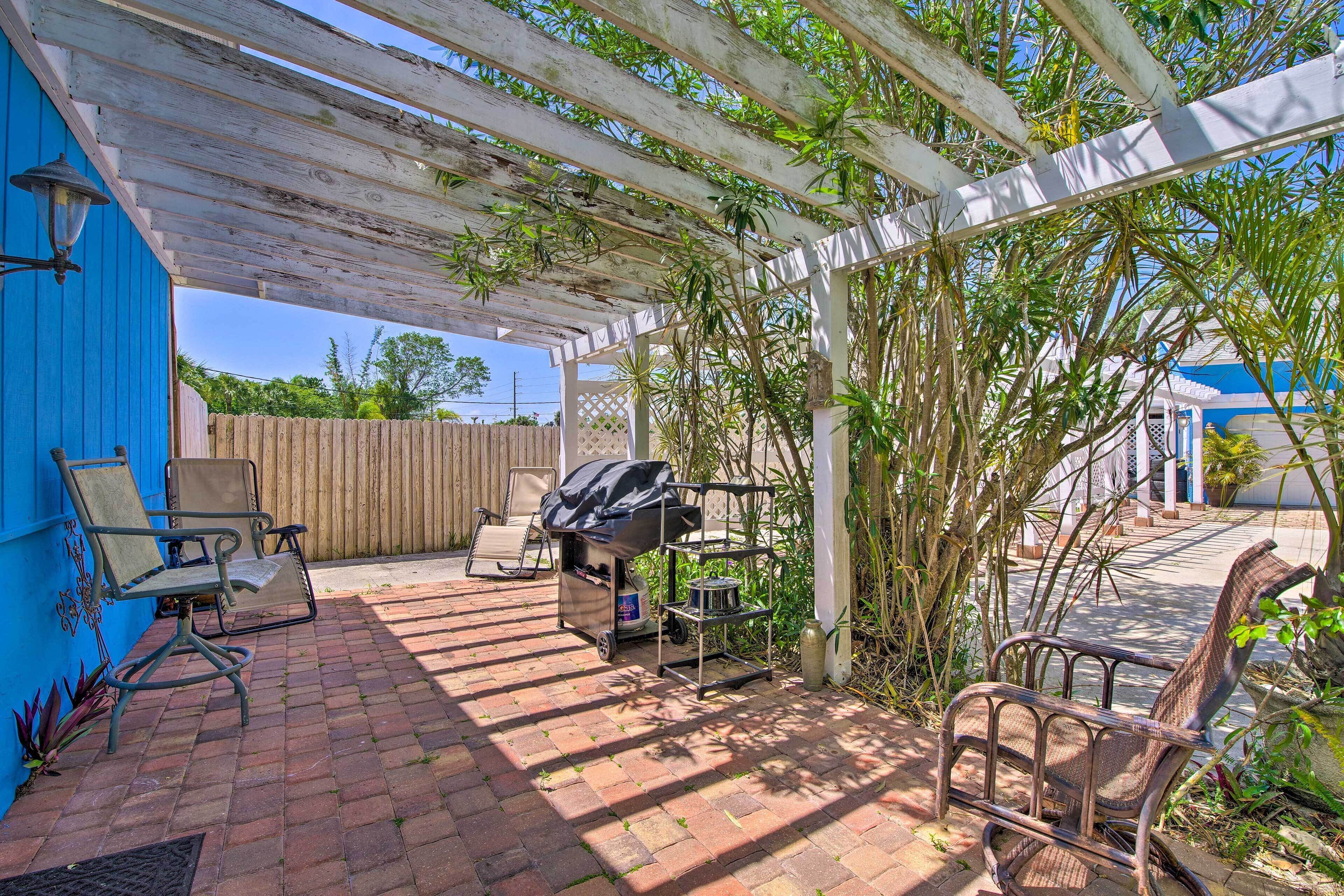 Step-free Waterfront Villa: Gas Grill & Patio