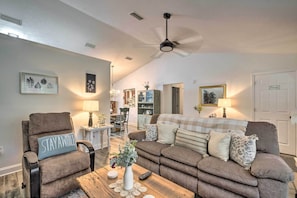 Interior - Serene Old Town Getaway Near Suwannee River! (Old Town)