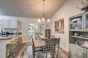 Interior - Serene Old Town Getaway Near Suwannee River! (Old Town)