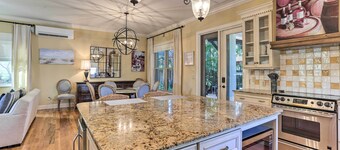 St Pete Beach Getaway - Walk to the Ocean!