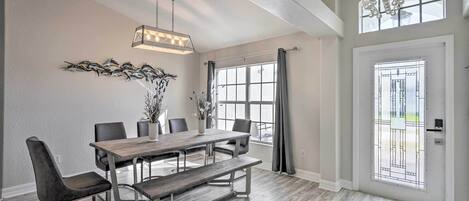 House (5 Bedrooms) | Interior