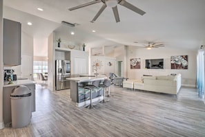 House (5 Bedrooms) | Interior