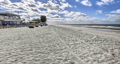 St. Pete Condo: Walking Distance to Beach!