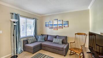 Apartment (2 Bedrooms) | Living area | TV, books