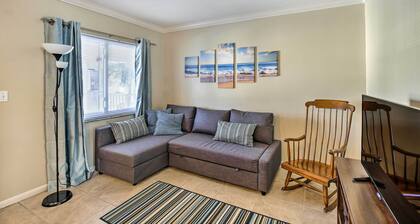 Walk to Beach & Dining: Sunny St Pete Condo!