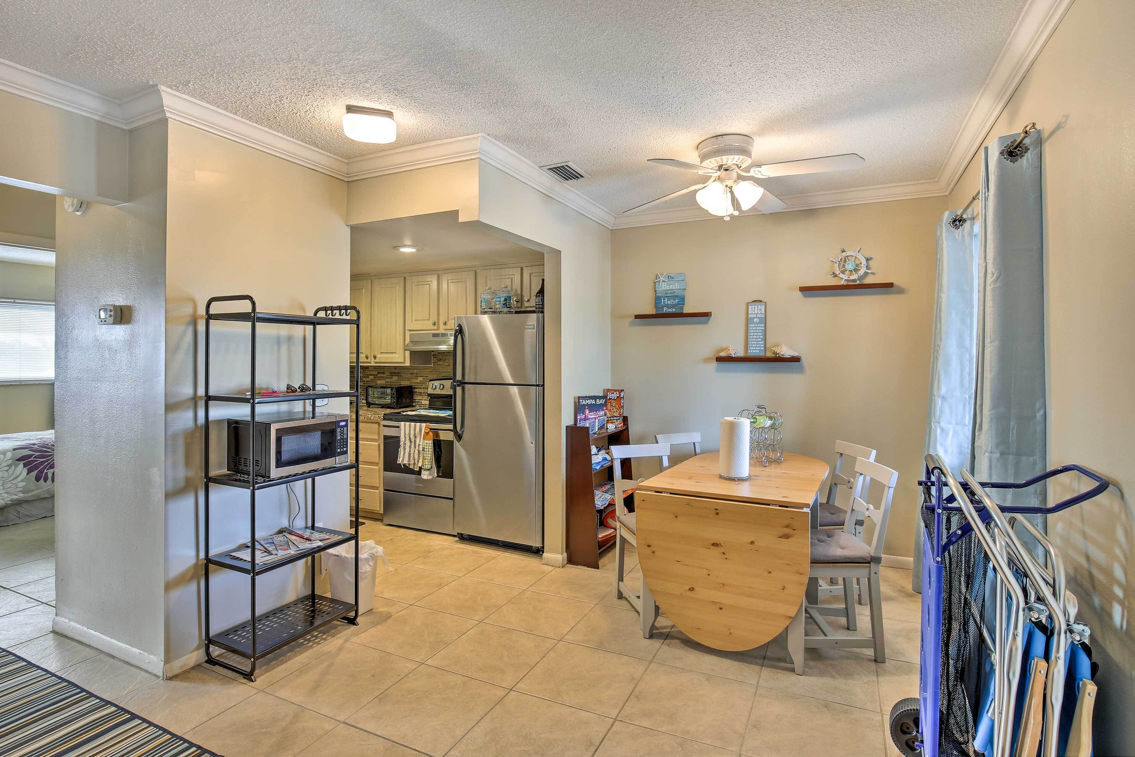 St. Pete Condo w/ Heated Pool - < 1 Mi to Beach!