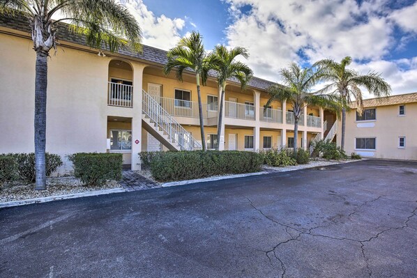 Apartment (2 Bedrooms) | Interior - Walk to Beach & Dining: Sunny St Pete Condo! (St. Pete Beach)