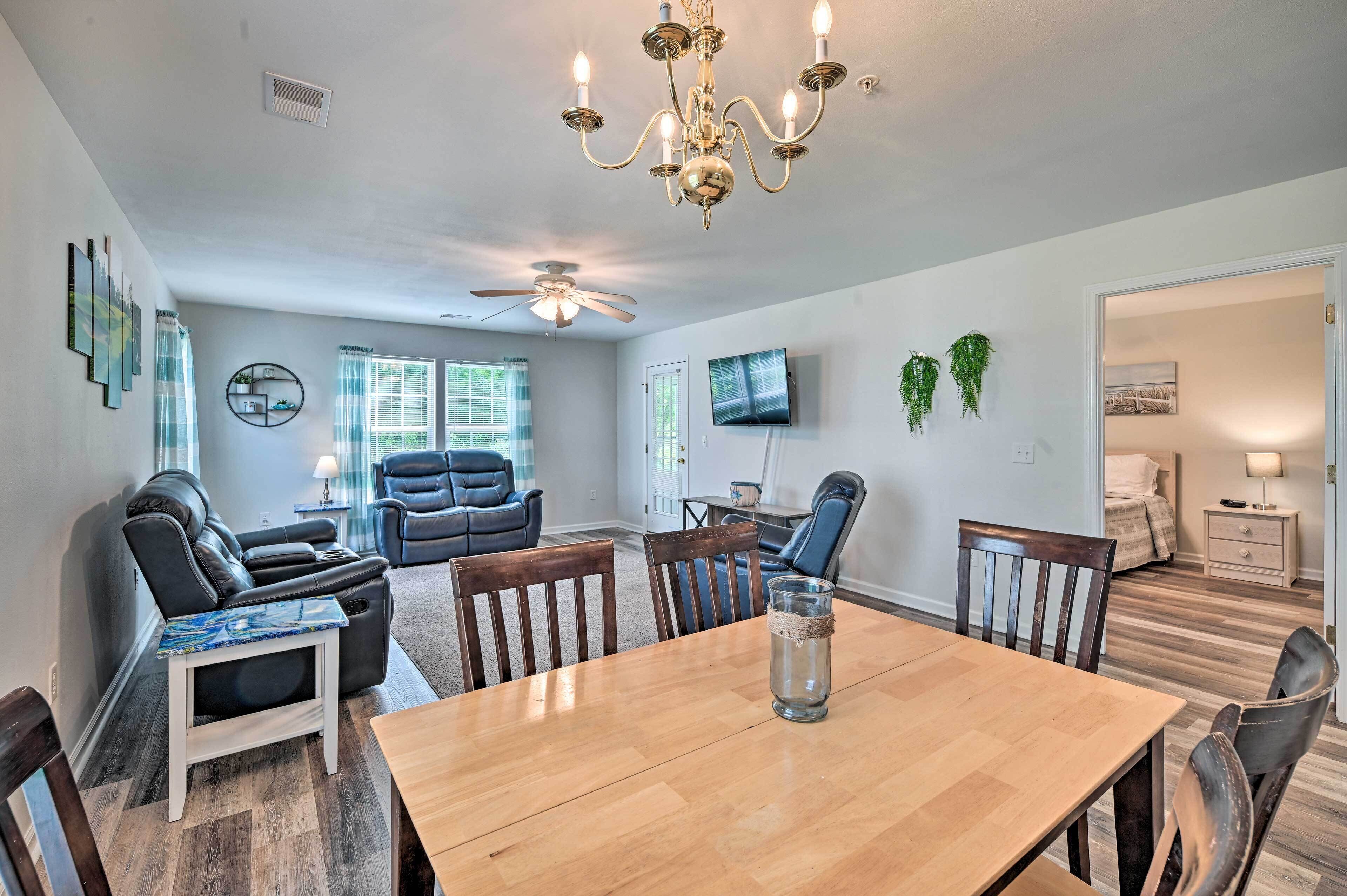 Sunny Myrtle Beach Condo w/ Screened Porch!