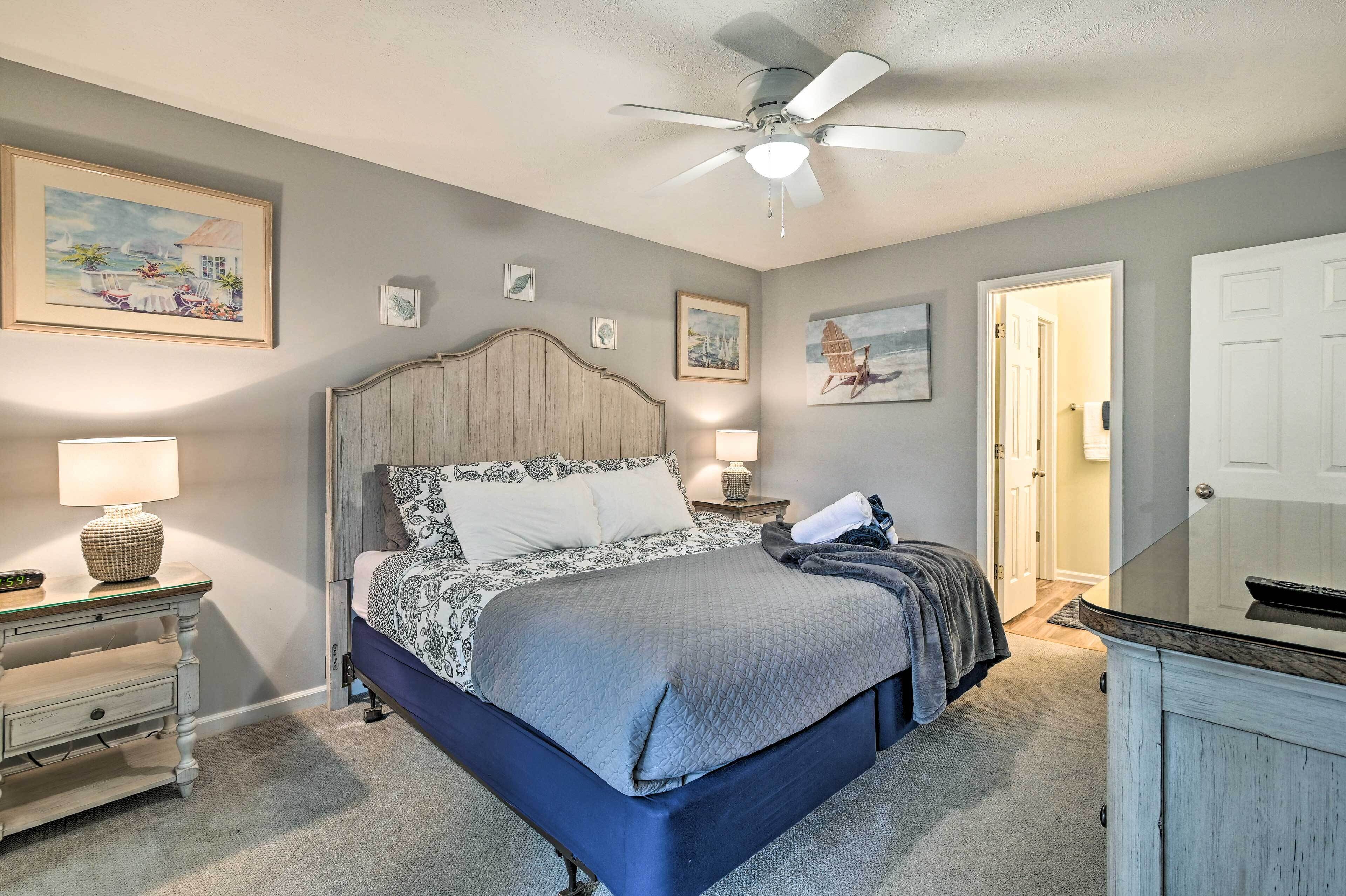 True Blue Golf Resort Condo - 3 Mi to Beach!