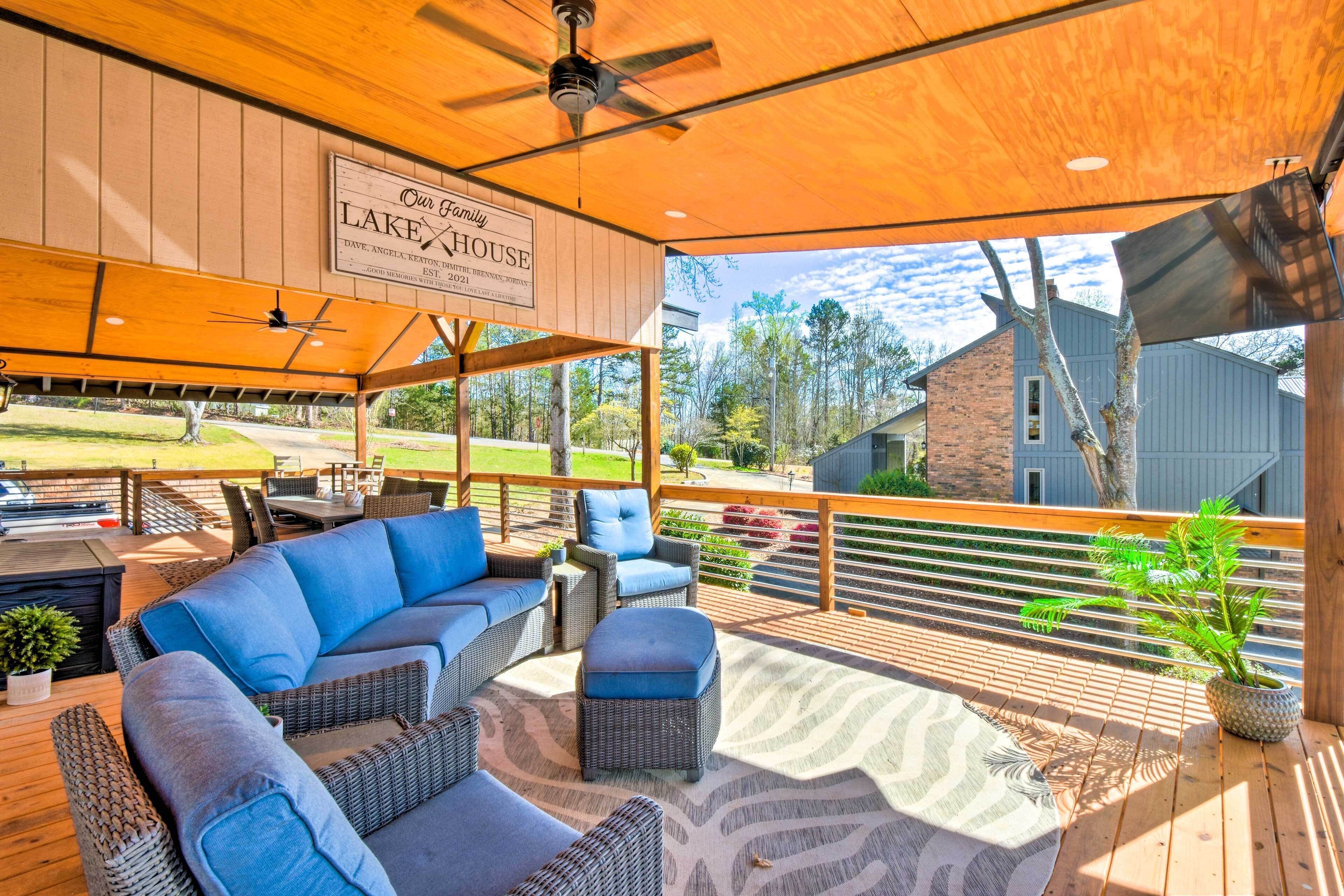 Townville Lake House w/ Private Dock, Kayaks!