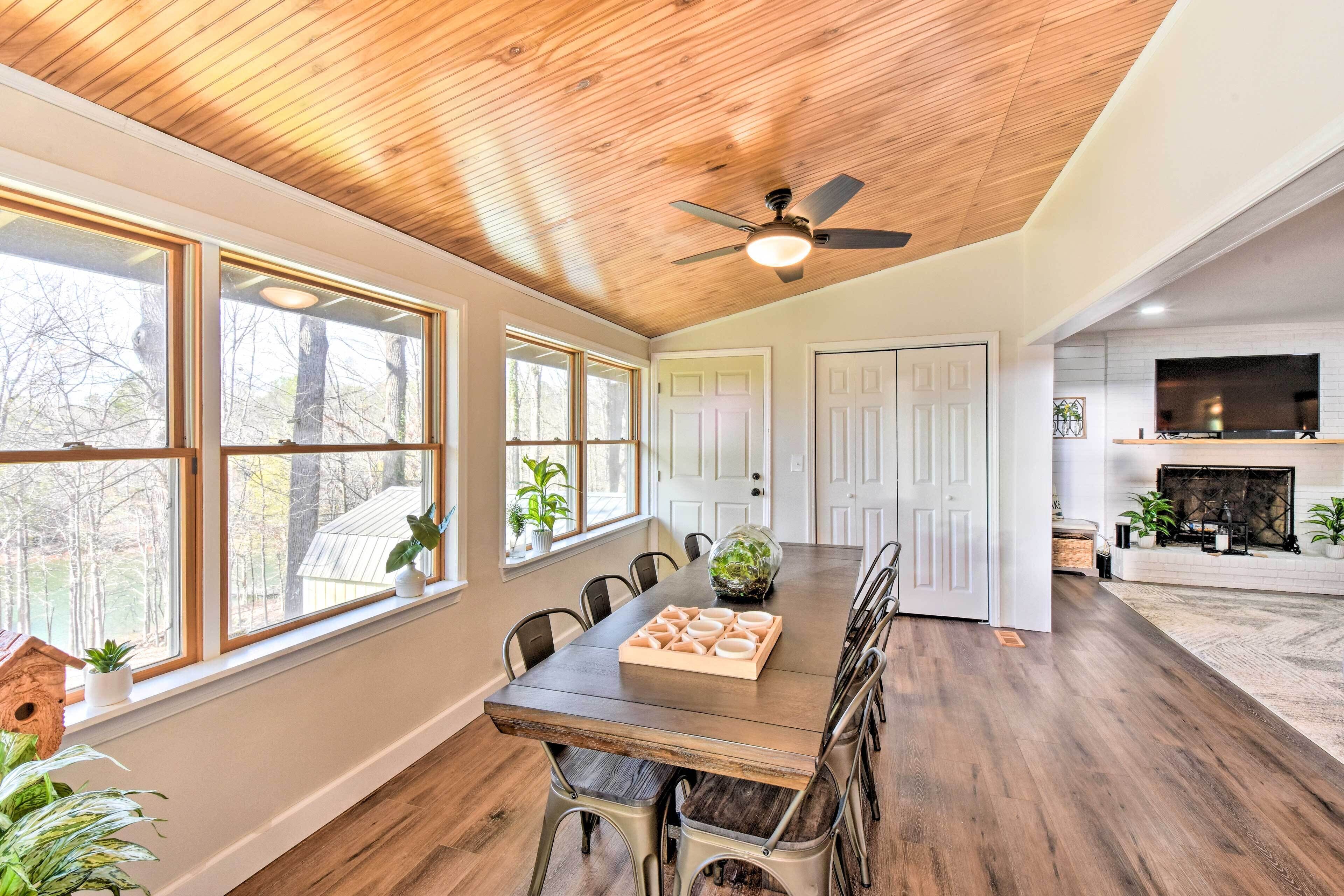 Townville Lake House w/ Private Dock, Kayaks!